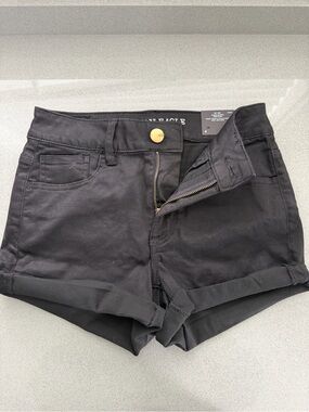 NWT American eagle outfitters Black Women's High-Rise Roll-Cuff Shorts size 4